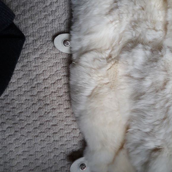 Price drop! Must go. Gorgeous paola by Pdl white fur handbag very good condition - Picture 13 of 14